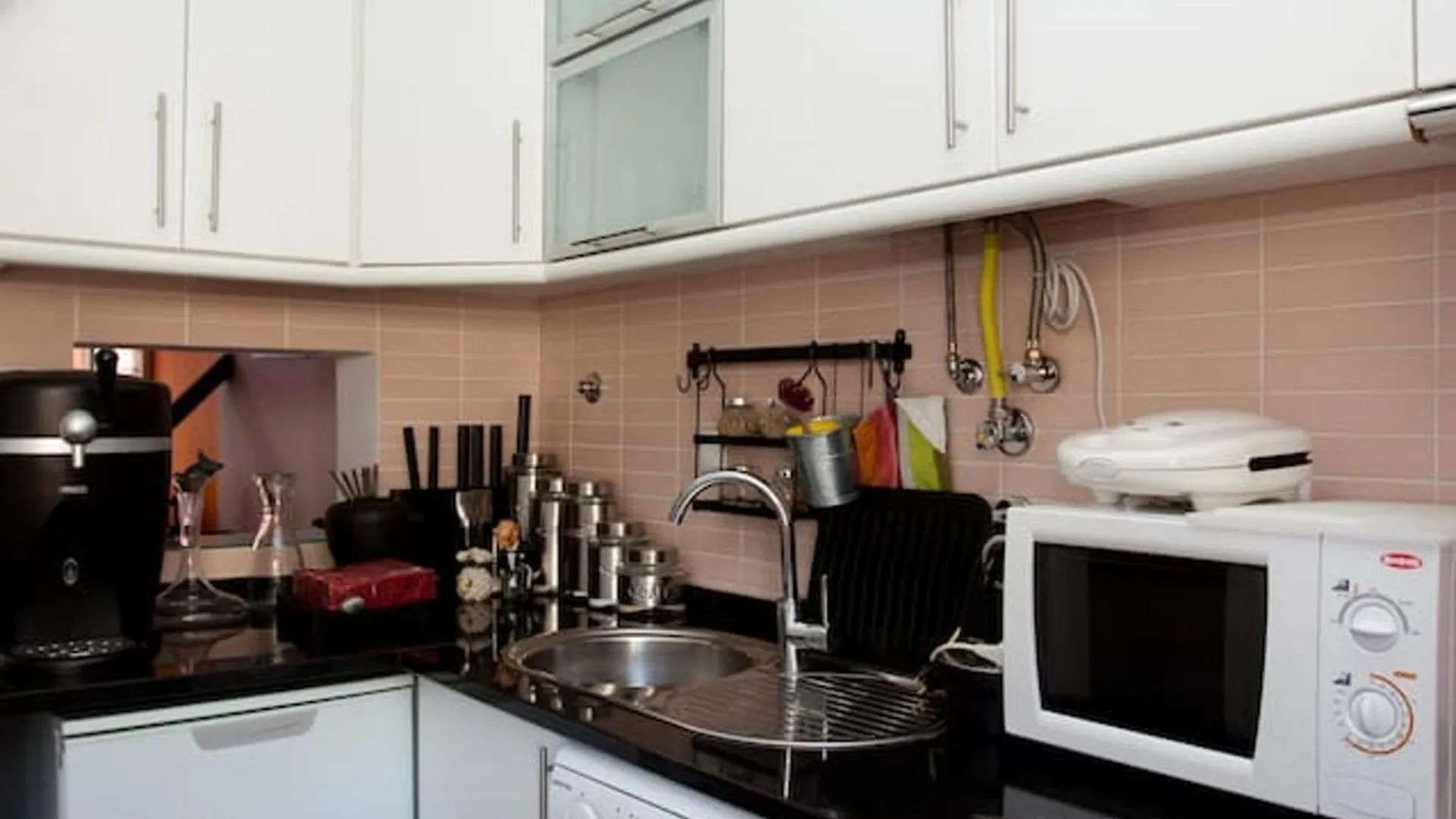 Bright Apartment In Lisbon, 70 Sqm Near City Center البرتغال