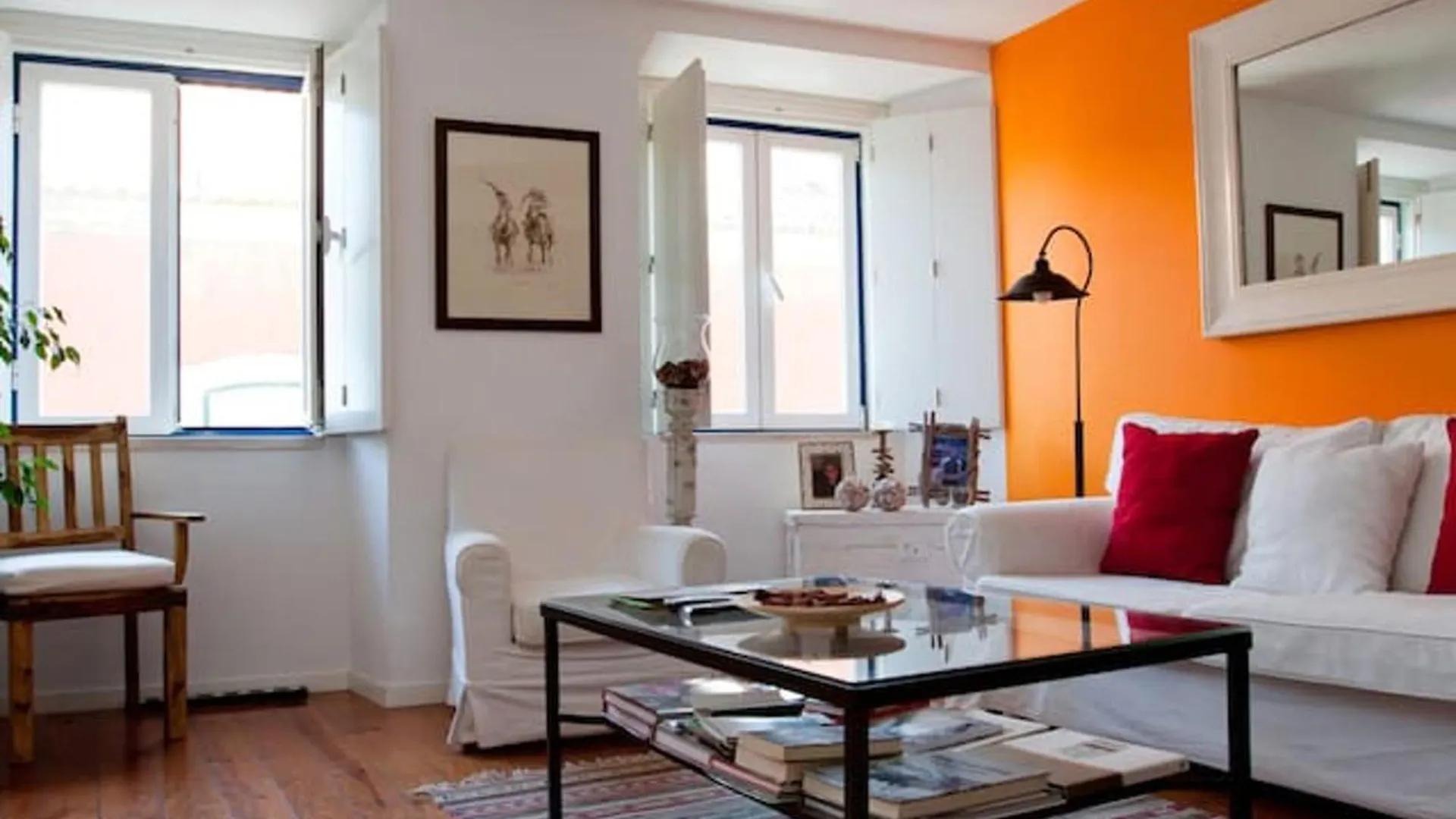 Bright Apartment In Lisbon, 70 Sqm Near City Center
