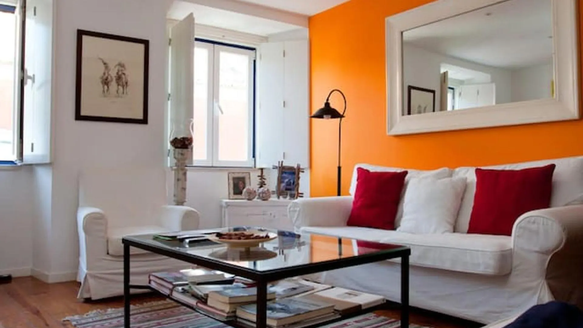 Bright Apartment In Lisbon, 70 Sqm Near City Center